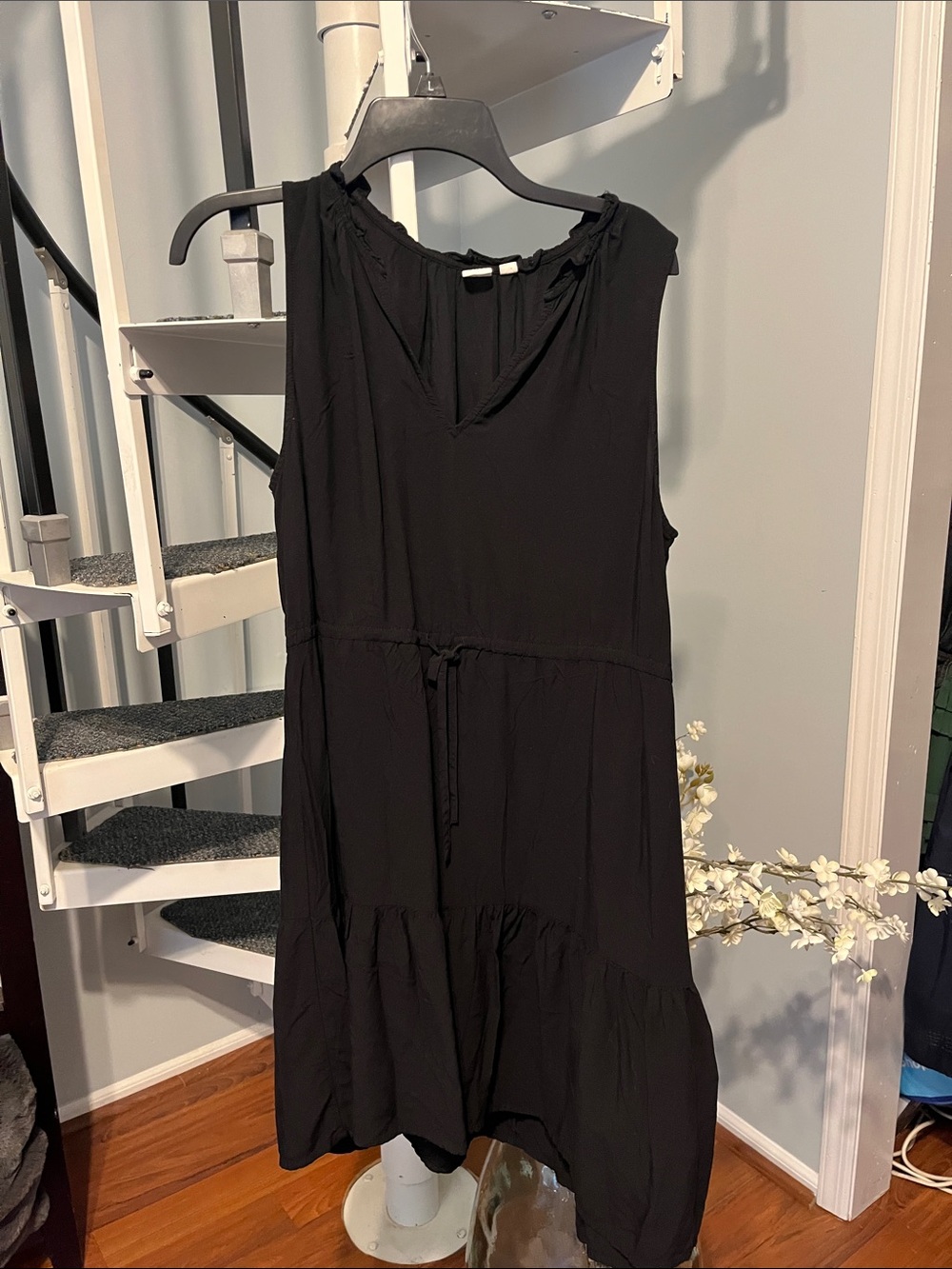 GAP Black Sleeveless Tiered V-Neck Mini Dress